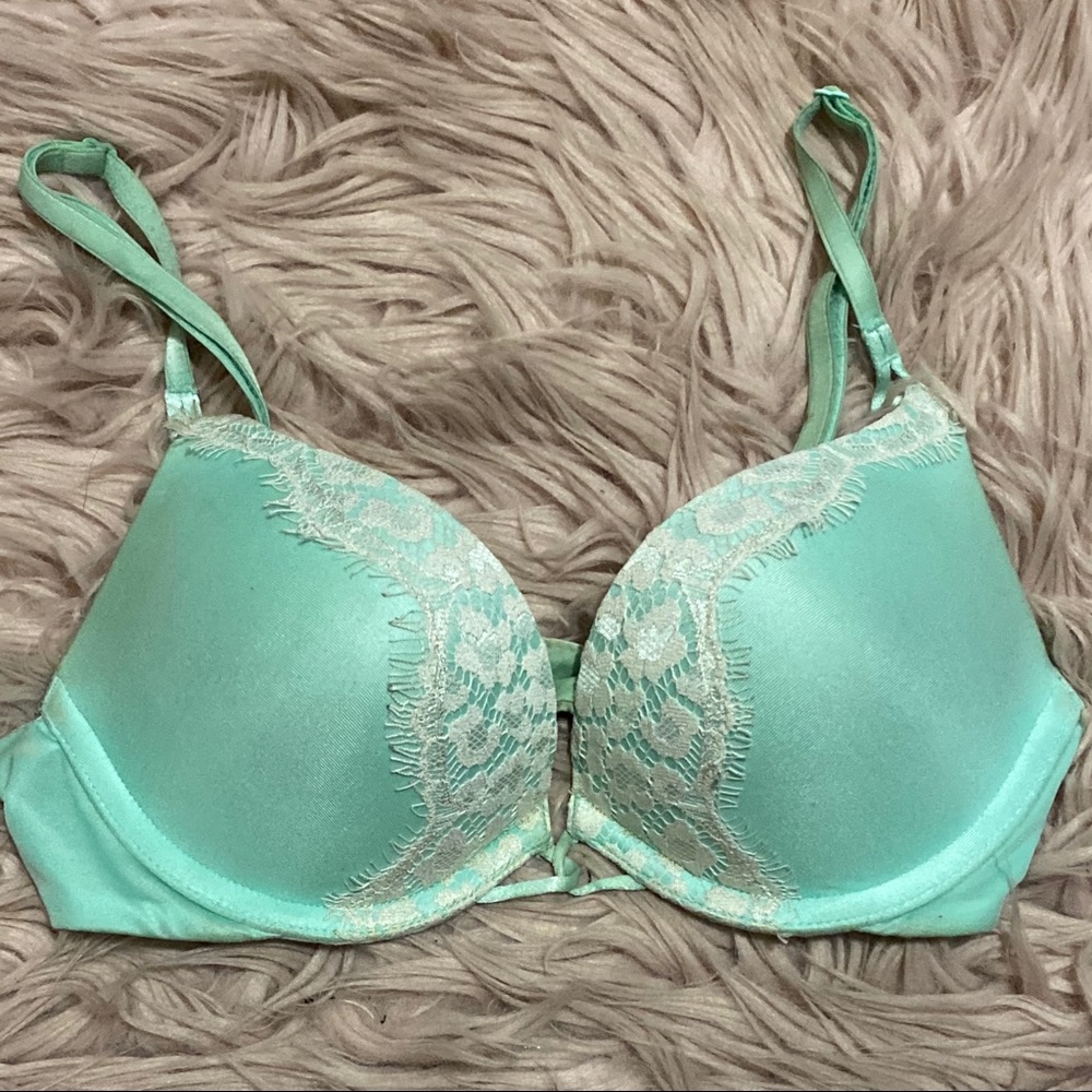 Victoria’s Secret Bombshell Bra 32A
